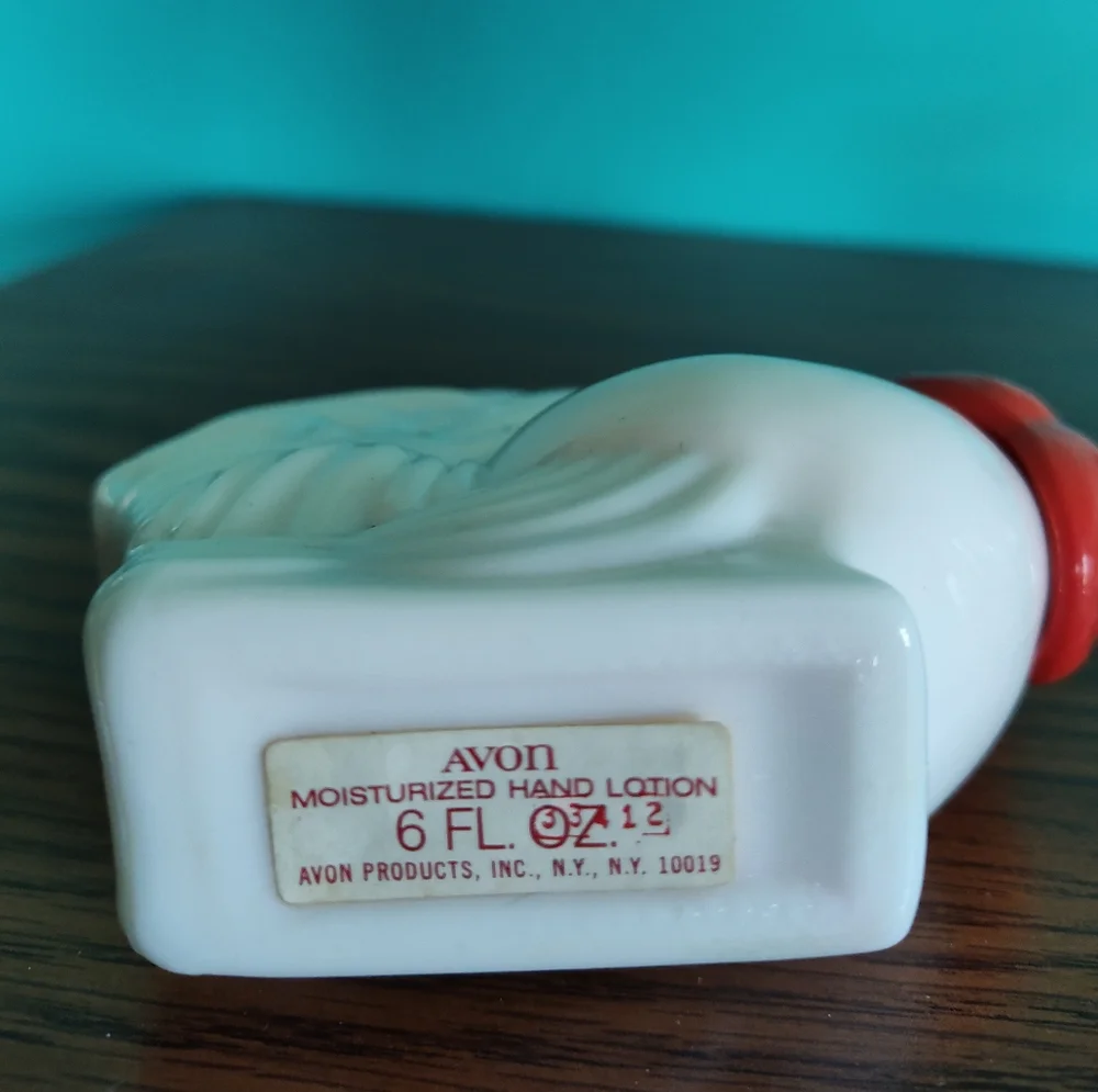 Vintage Avon Milk Glass Rooster Hand Lotion Bottle. (Empty) - Picture 5 of 6